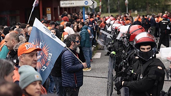 «Me han puesto fotos en el pueblo y llamado rata», denuncia un empleado favorable a terminar el paro