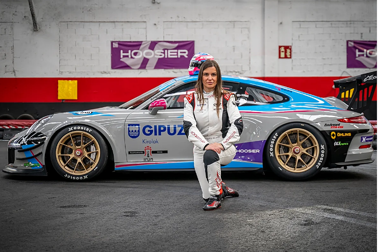 La piloto vasca Ángela Vilariño vuelve tras un cáncer