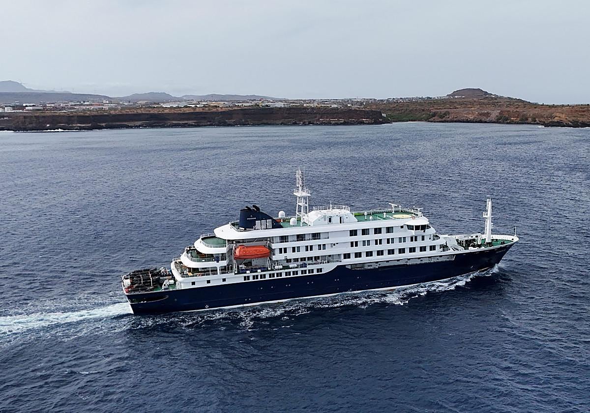El Gobierno monta un desembarco exprés para repatriar al pasaje y  tranquilizar a Canarias | El Correo