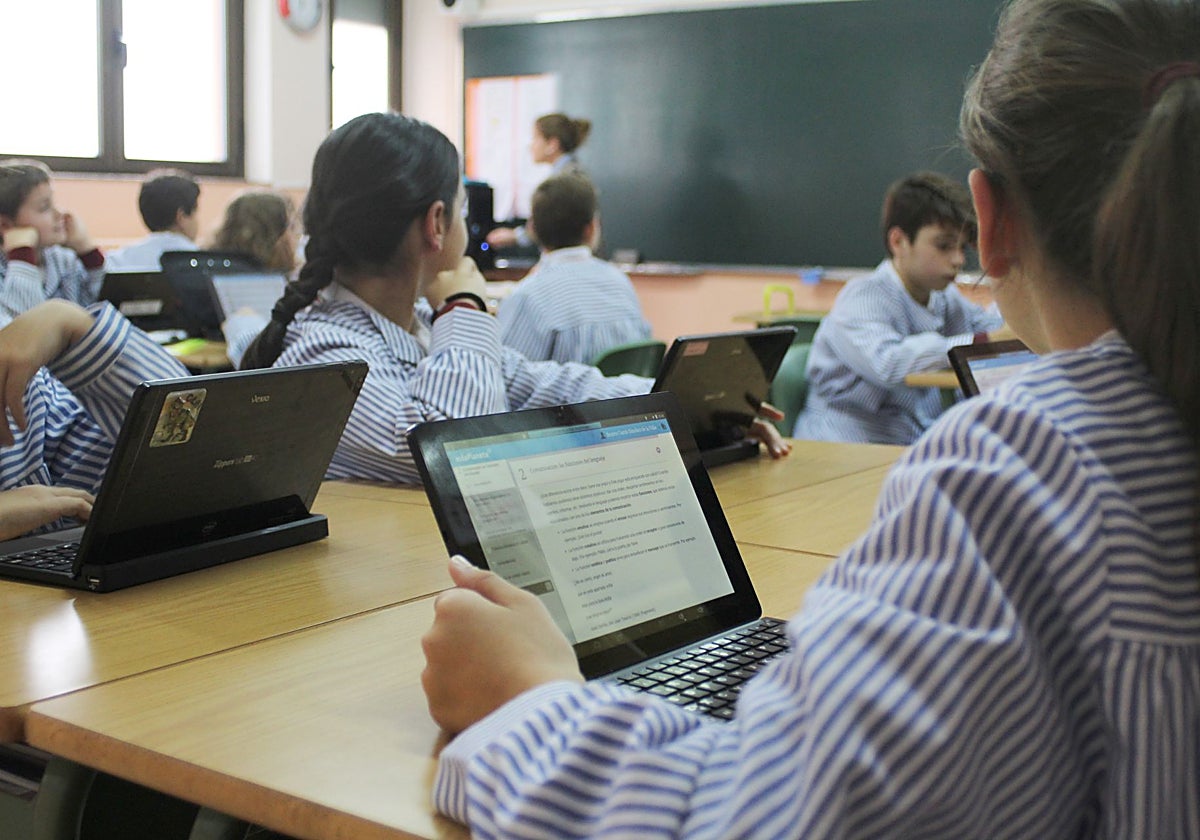 Los alumnos vascos son los que más usan las pantallas en clase de toda España