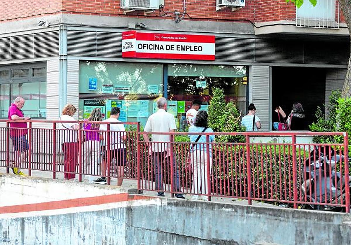 El caso por el que el SEPE mantendrá el subsidio de mayores de 52 años pese a tener un ingreso muy superior al límite de rentas