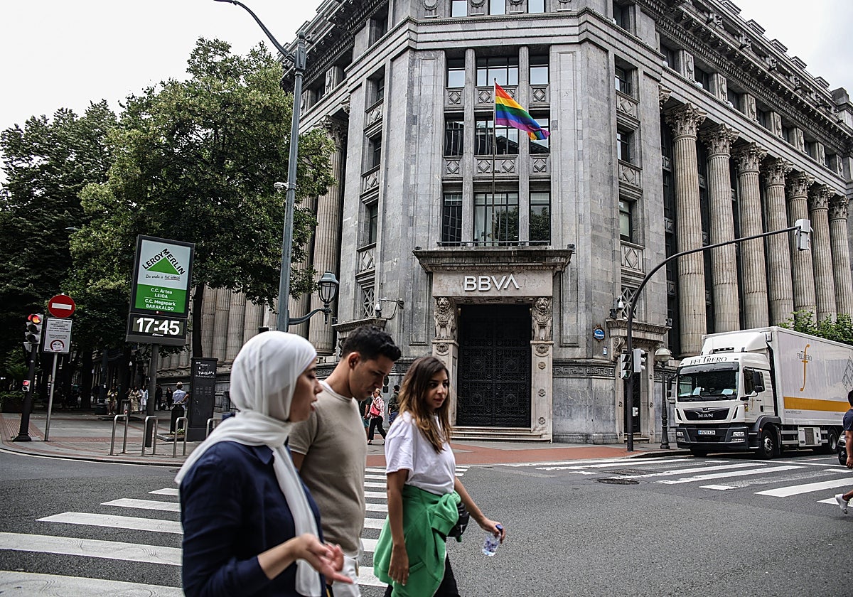 BBVA y Ayesa, las únicas empresas vascas entre las 100 mejores para trabajar en España