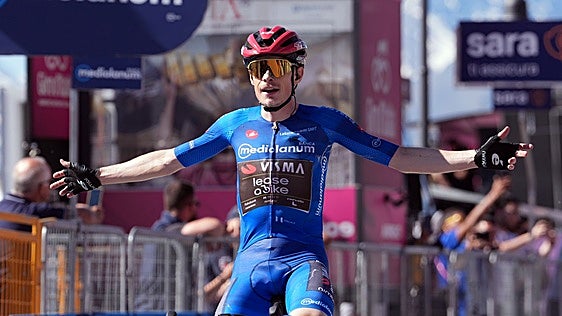 Vingegaard se desata en los Alpes y encarrila el Giro