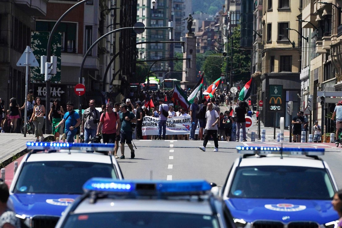 Imágenes de la protesta en la calle por las cargas en el recibimiento ...