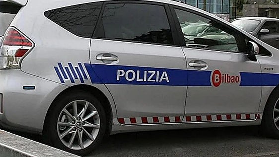 Detenido en Bilbao por amenazar a policías municipales con una botella de cristal rota