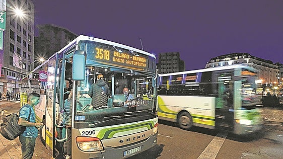 Los ayuntamientos presionan para que Bizkaibus implante servicios nocturnos