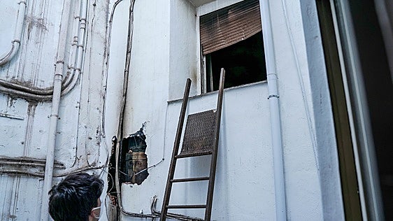 «No podemos ni abrir las ventanas porque está todo achicharrado»