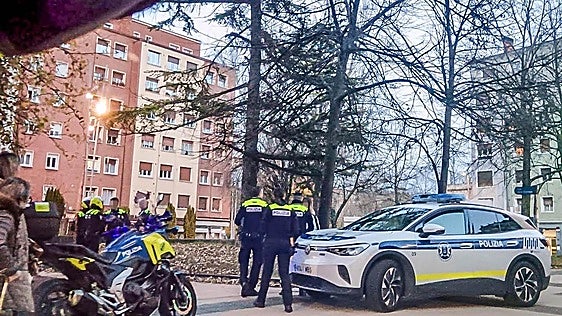 Detenido en Vitoria por amenazar de muerte con un cuchillo a su exmujer ante sus hijos menores