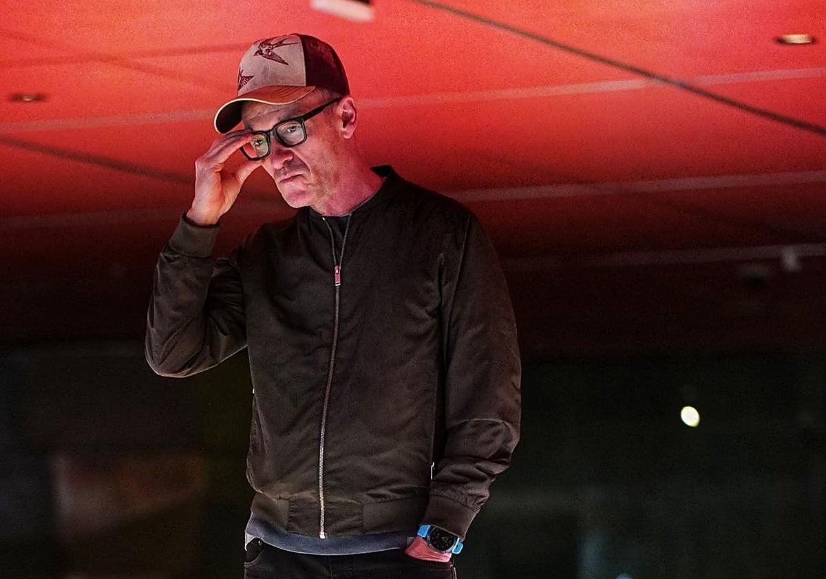 «Vivo dedicado a mi familia y mis canciones, ayudo como voluntario y aun así no soy feliz»