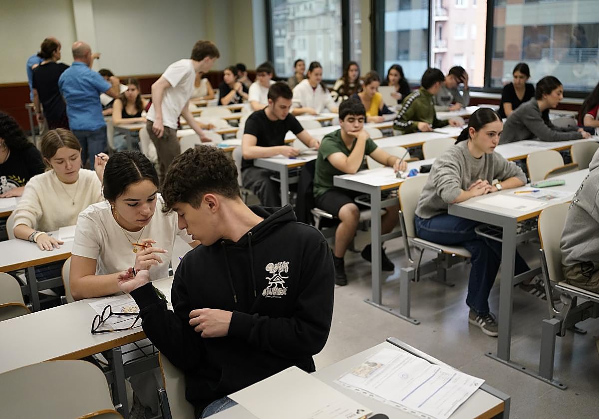Examen de Lengua y Literatura en la Selectividad: Laforet, Machado y el peso de las tareas domésticas sobre las mujeres