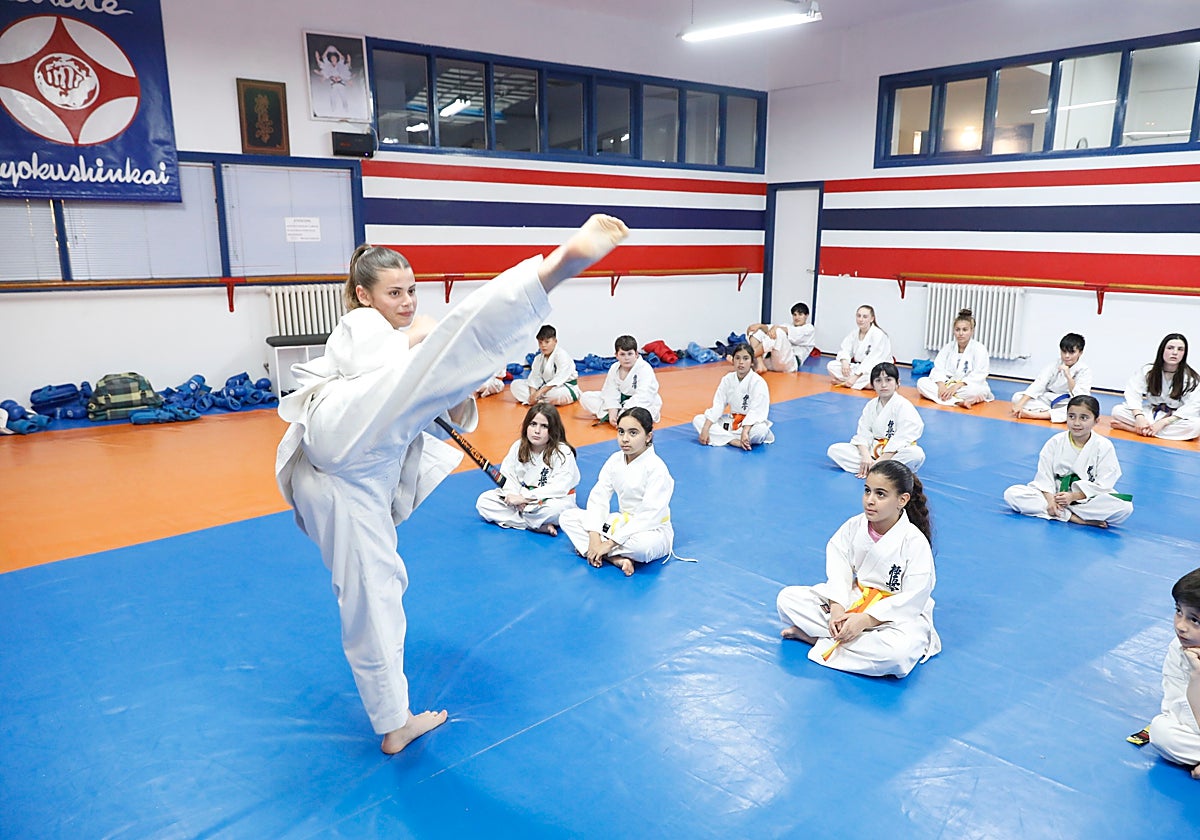 Maddi Barona, oro en el Mundial de kyokushinkai el año pasado, competirá en el Polideportivo de Mendizorroza en la Copa del Mundo celebr
