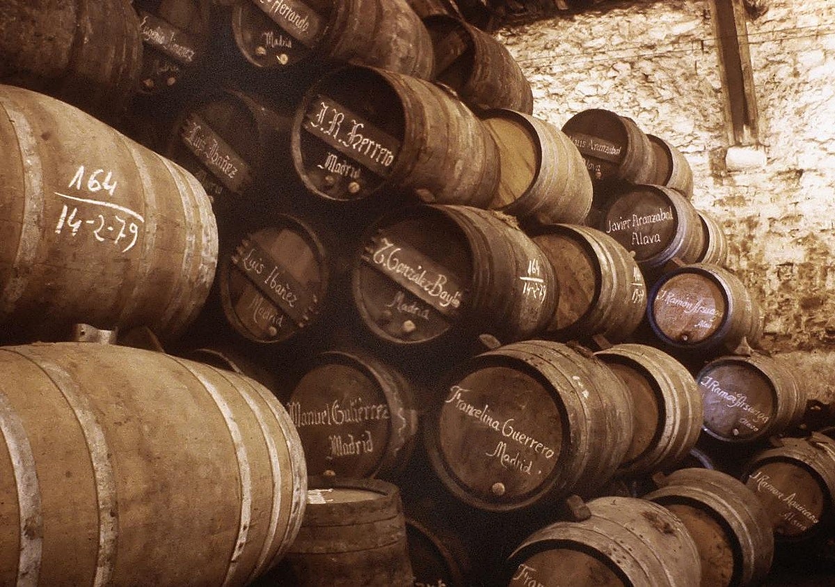 El club de vino más antiguo de España en el que el consumido
