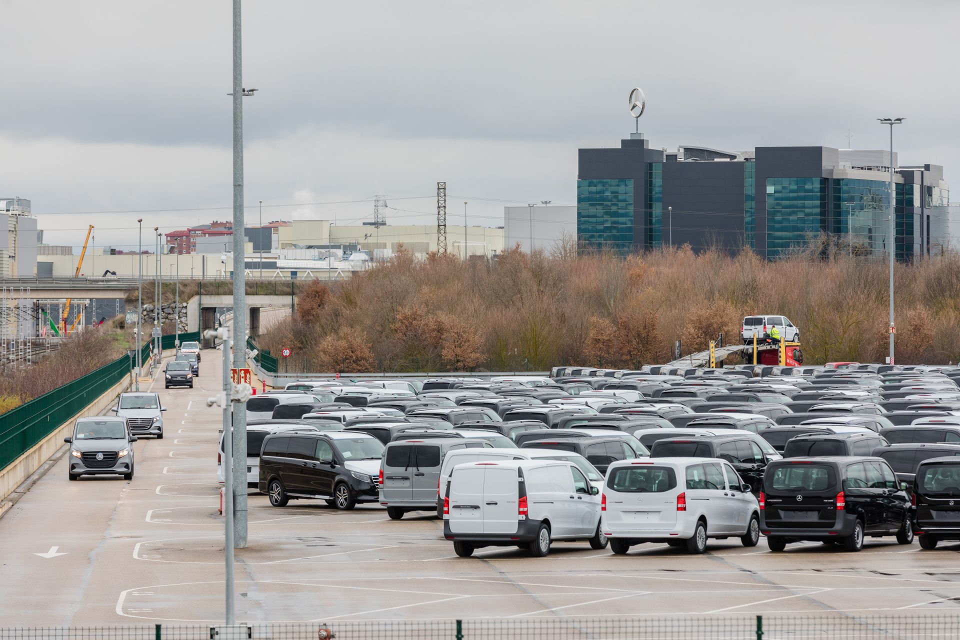 Mercedes Vitoria abre la era eléctrica con el reto de produc