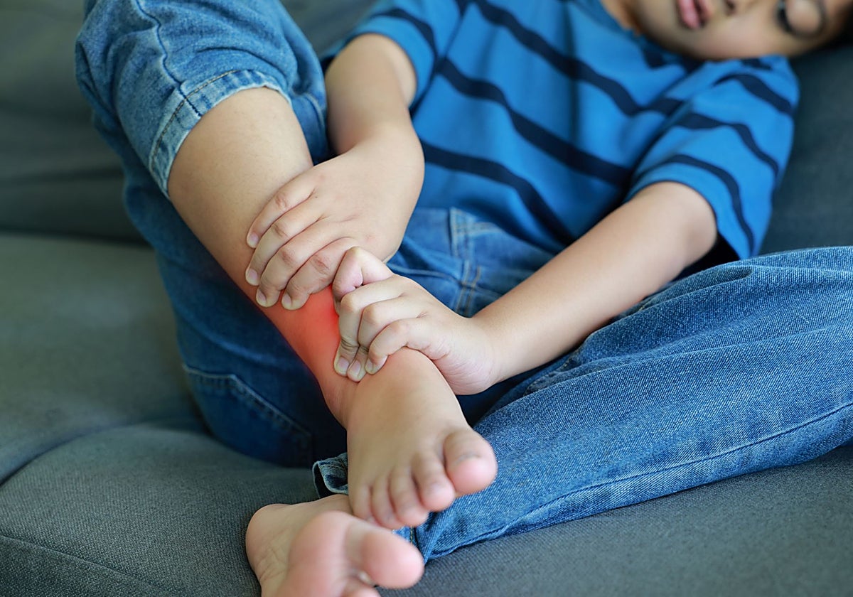Espasmos, patadas, dolor de piernas... ¿qué le pasa a mi hij