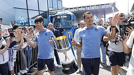 Enfado entre los socios de la Real Sociedad por la Copa del Rey: tendrán que pagar por sacarse una foto con el trofeo