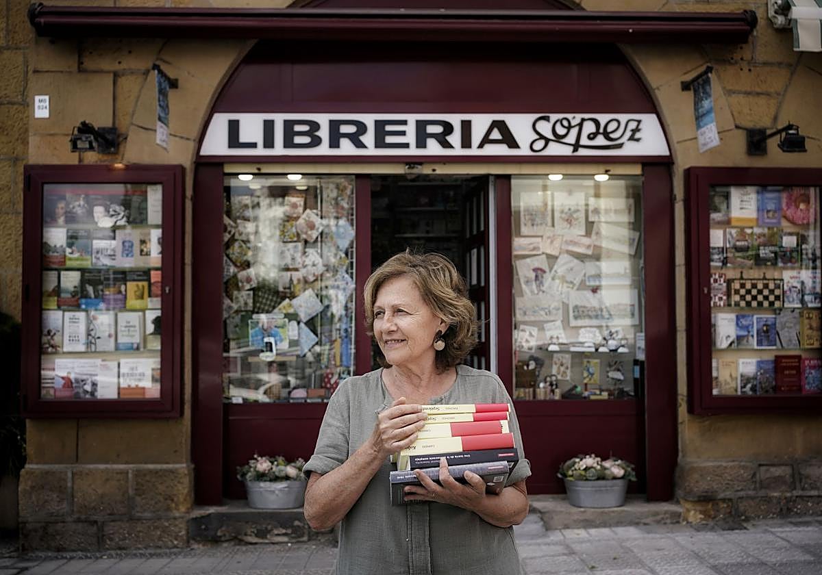 Se jubila Elena, la última librera de Neguri: «He 