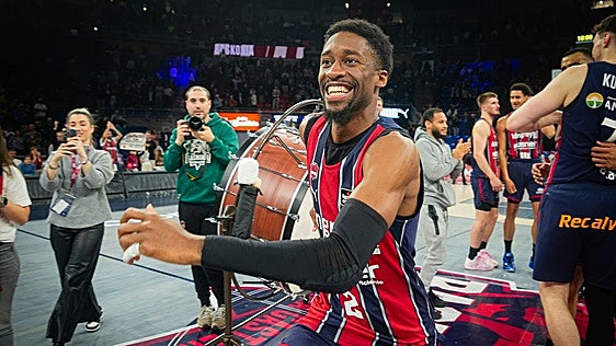 El Baskonia consigue mantener a Kobi Simmons, renovado hasta 2028
