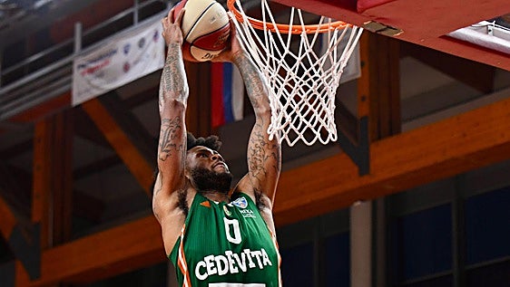 Un base, un alero y un pívot, los tres pilares de la reconstrucción del Baskonia