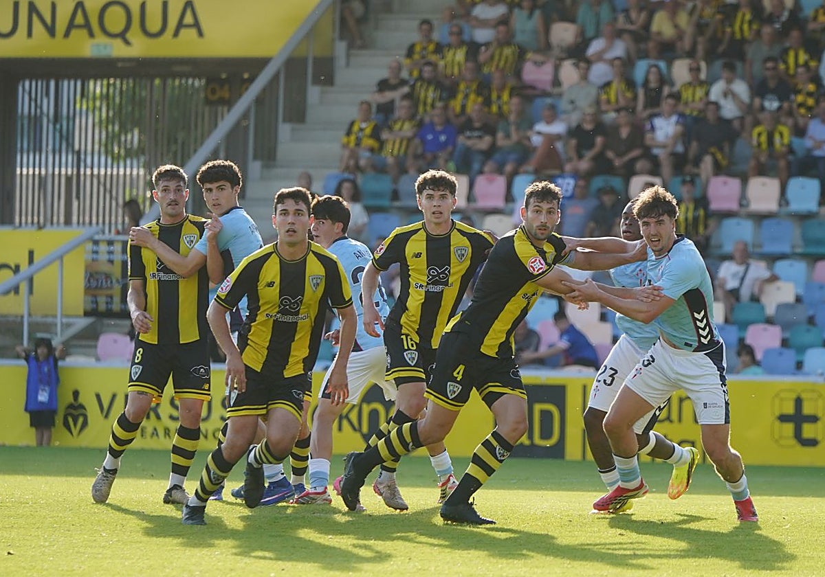 Unai Dufur, Markel Arana y Oier López, en la imagen, son algunos de los jugadores que no siguen en el Barakaldo.