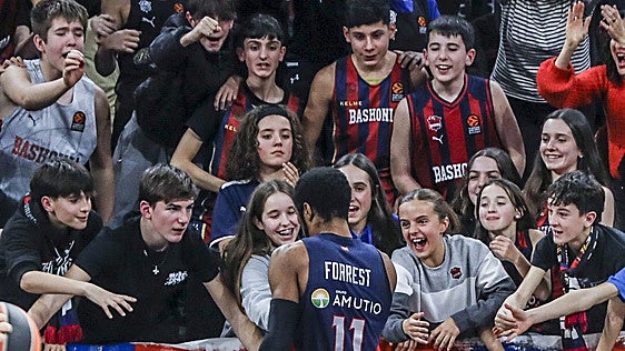 Forrest bromea en su sentida despedida: «Firmado, el jugador más lento en la historia del Baskonia»