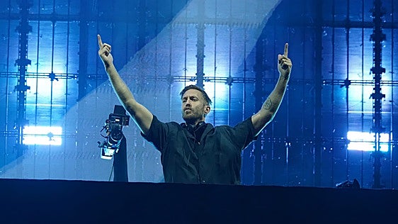 Fiestón en Kobetamendi: Calvin Harris convierte Ibiza enun barrio de Bilbao