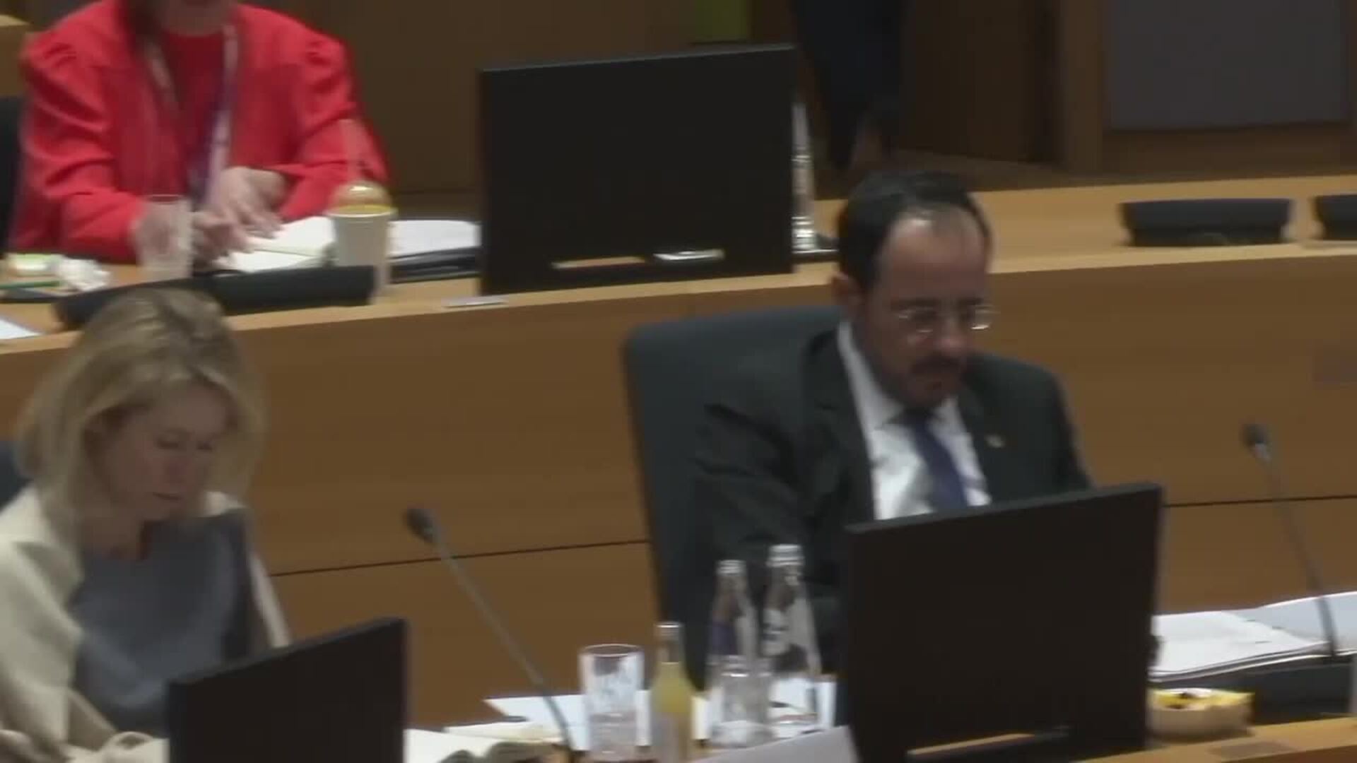 Líderes de UE dan visto bueno a esfuerzos para desbloquear Ormuz "cuando se den condiciones"