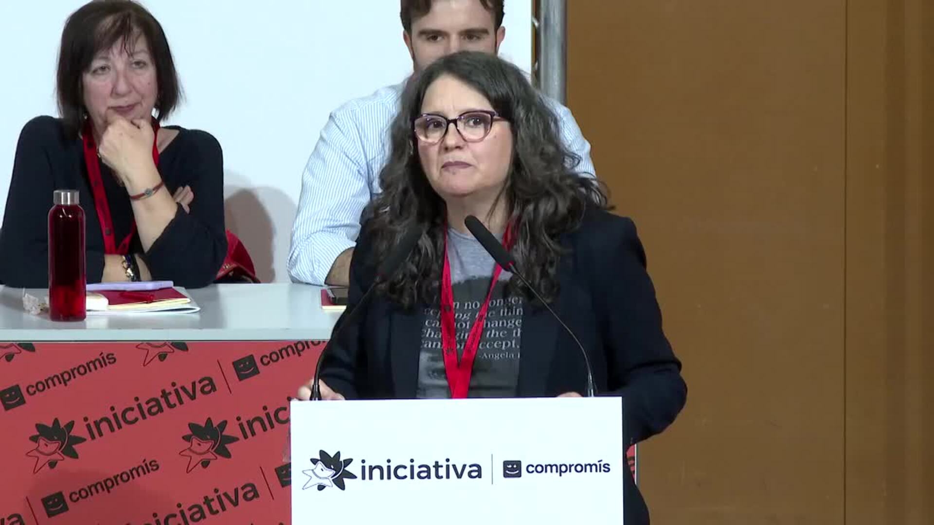 Oltra anuncia entre lágrimas postularse a la alcaldía de València: "Podéis contar conmigo"