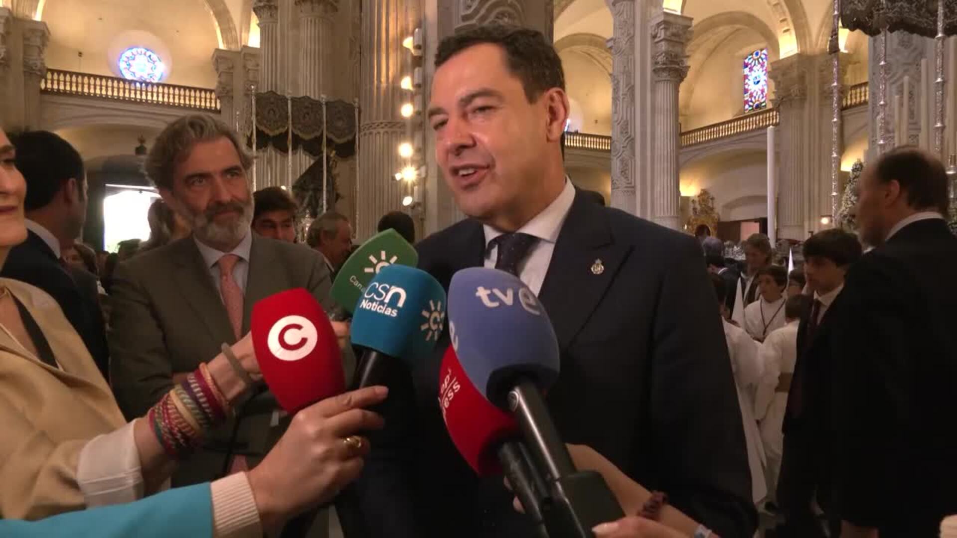 Moreno hace "un paréntesis" preelectoral para disfrutar de la Semana Santa "sin política"