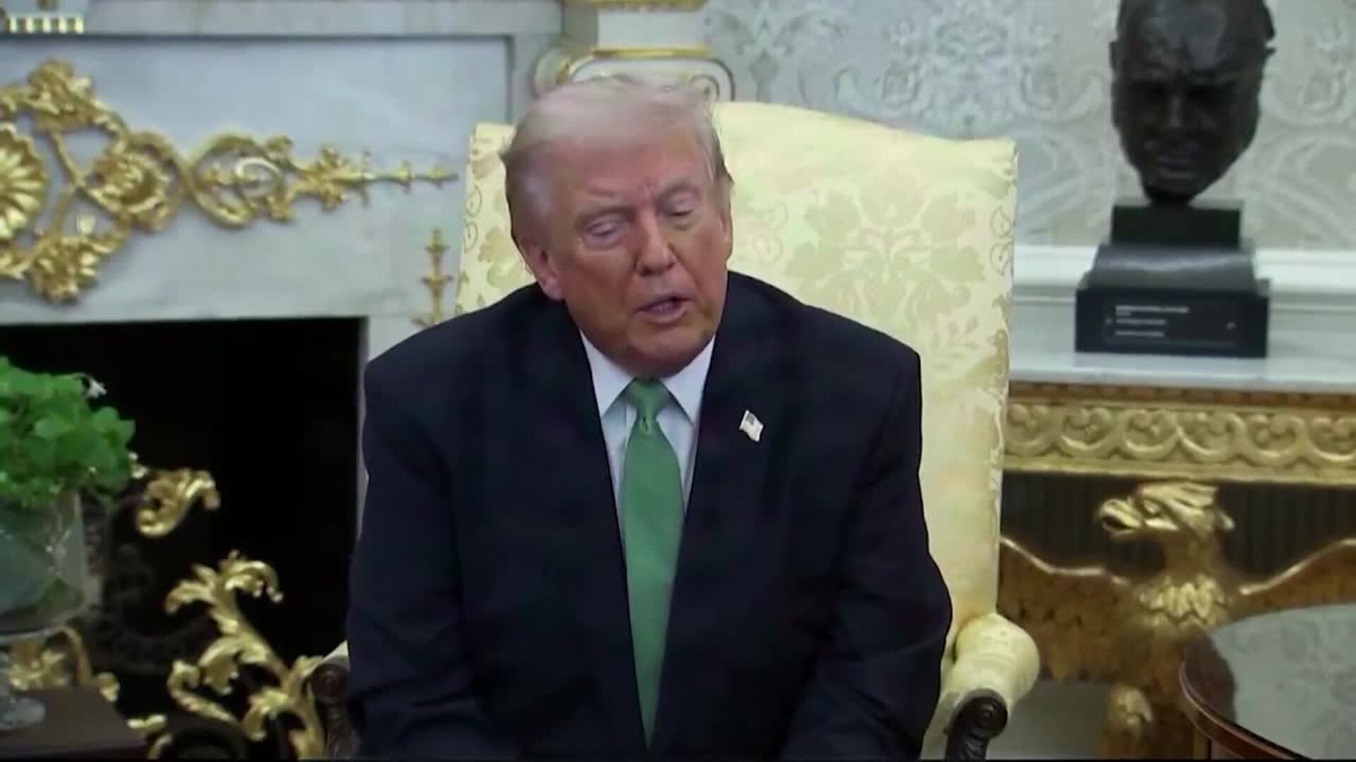 Trump asegura que Irán dejará pasar "20 grandes petroleros" por el estrecho de Ormuz