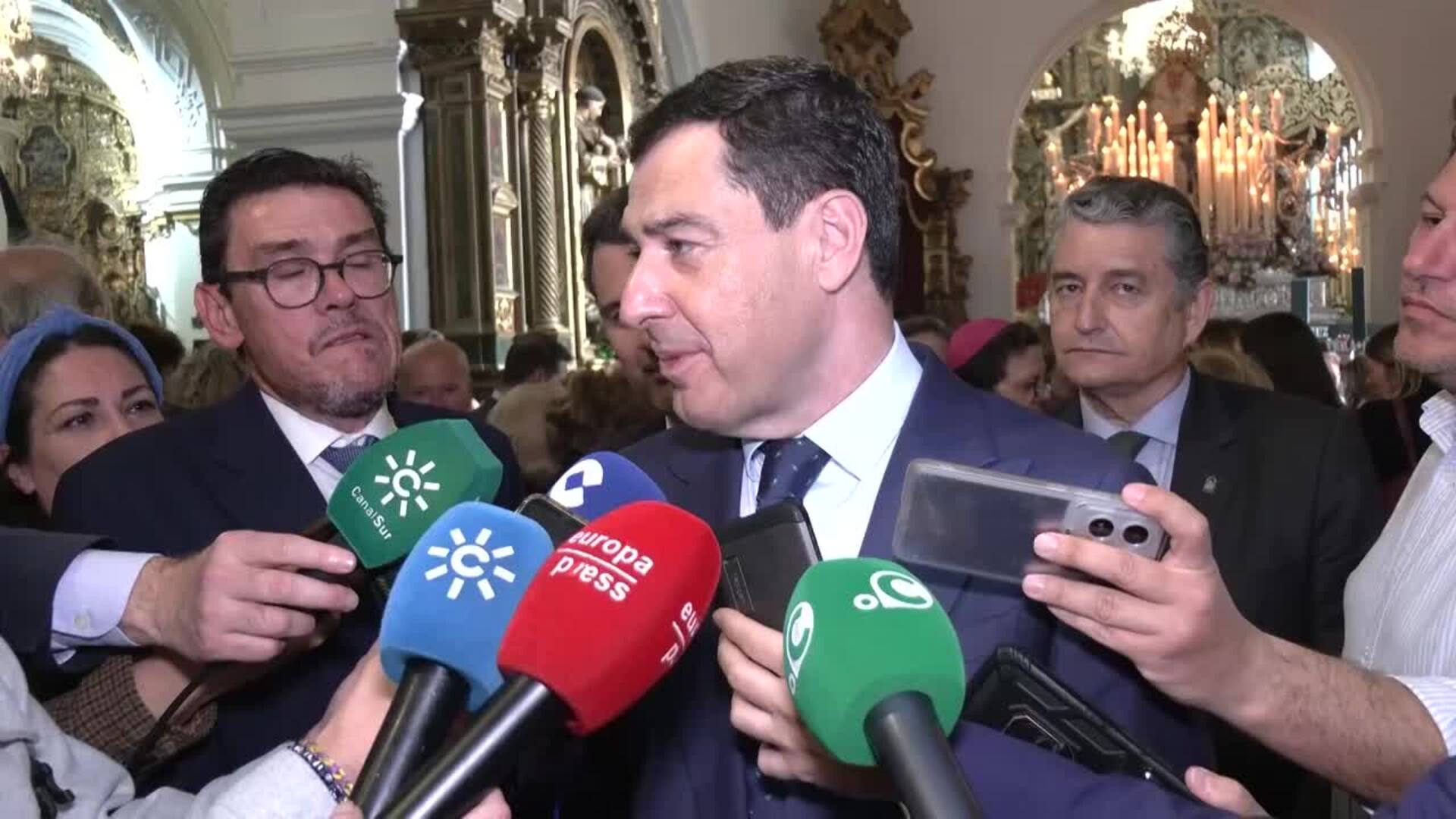 Moreno promete "un empujón" para que la Semana Santa de Cádiz sea de interés internacional