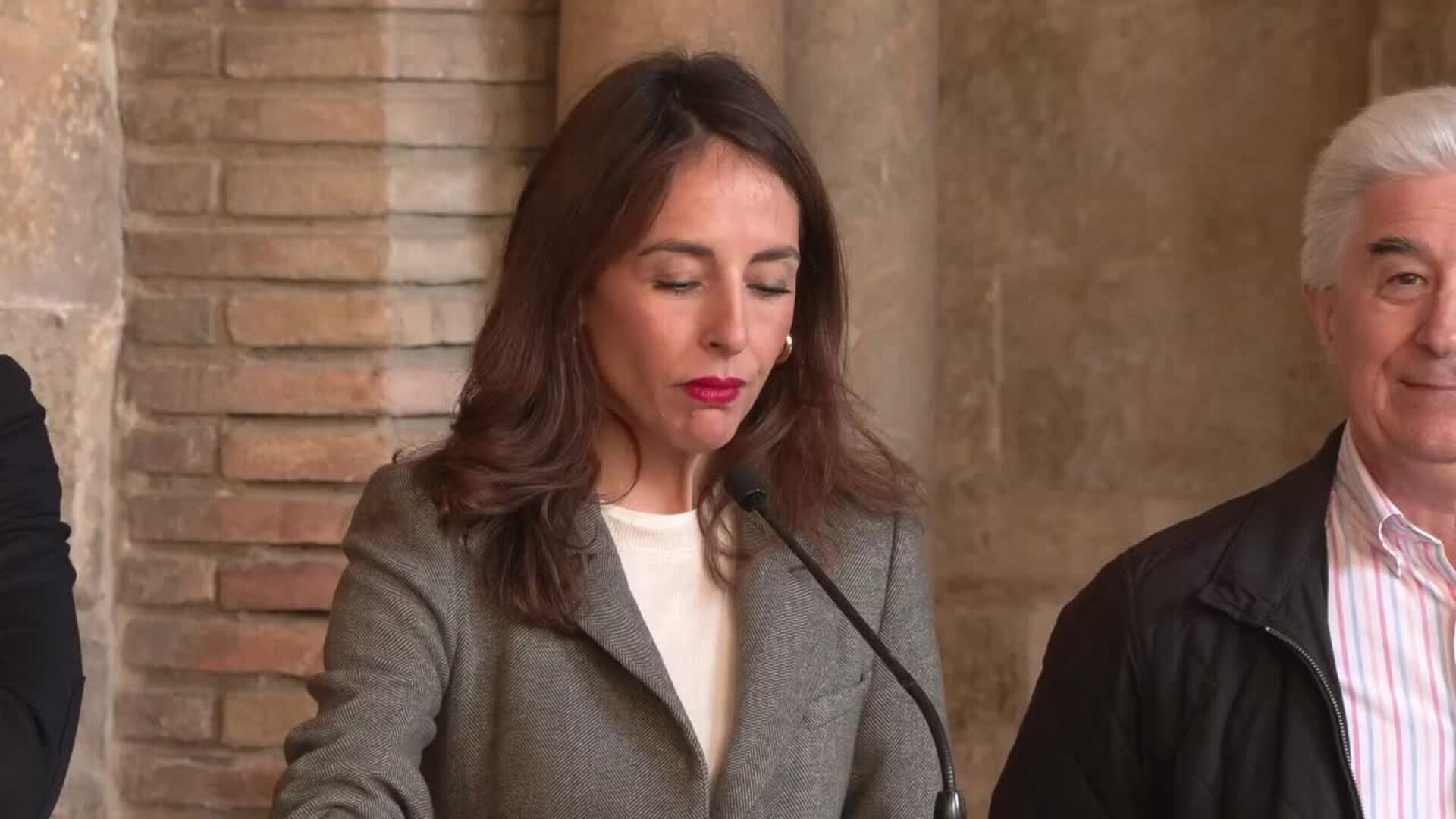 La presidenta de las Cortes emplaza a impulsar la prevención del cáncer de colon
