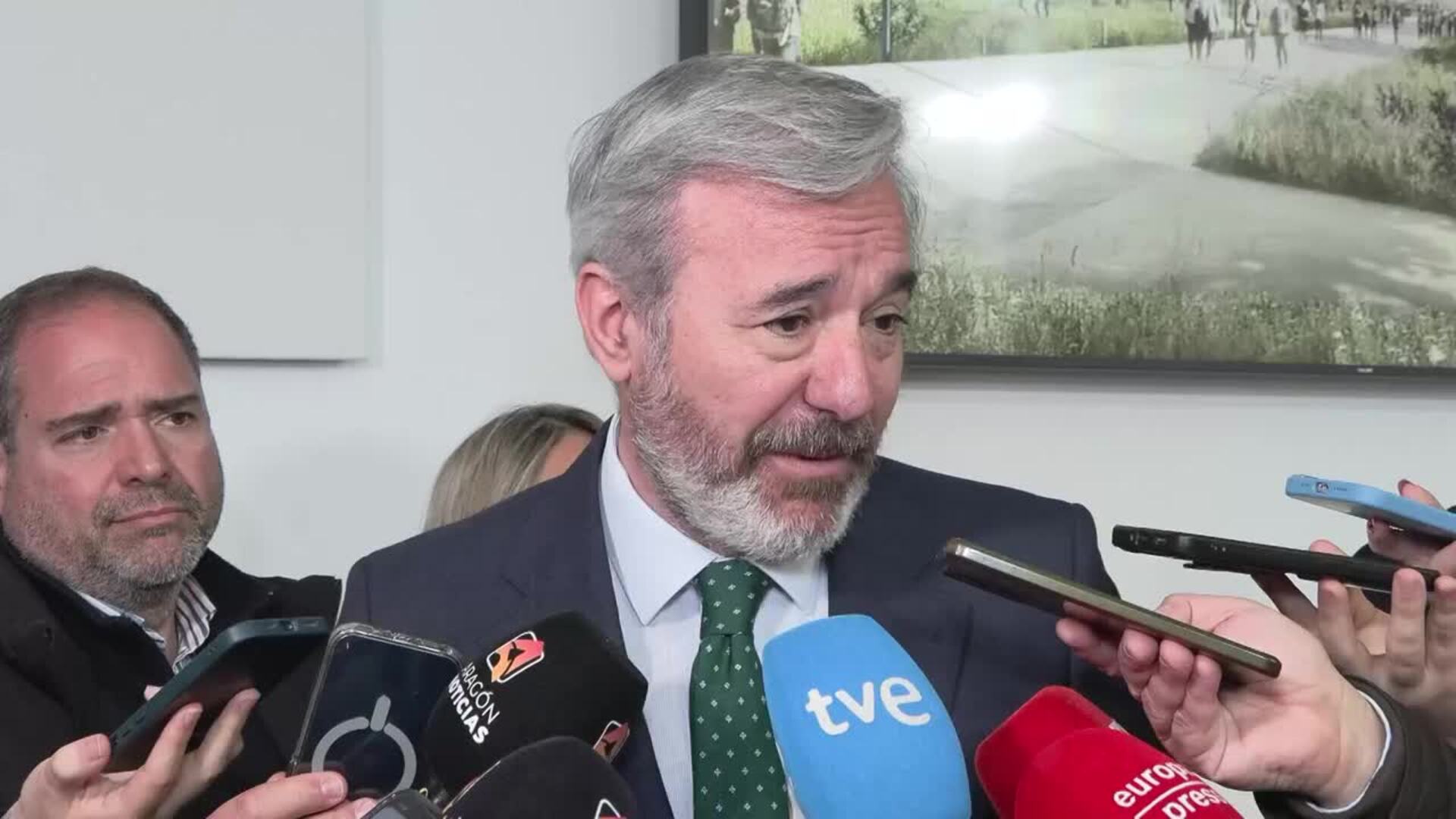 Azcón, convencido de que las negociaciones con Vox "se van a acelerar en las próximas semanas"