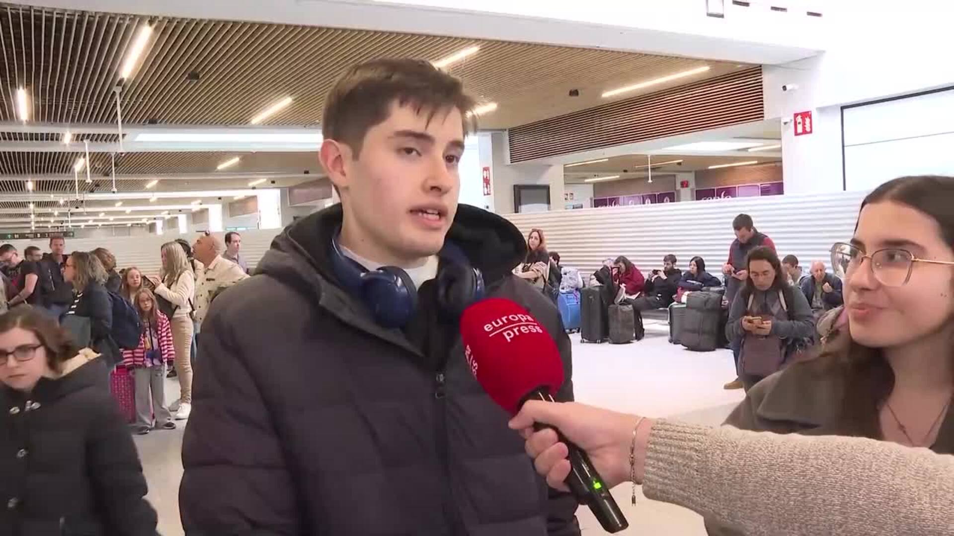 Ciudadanos comienzan las vacaciones de Semana Santa en tren: "Hay que seguir viajando"