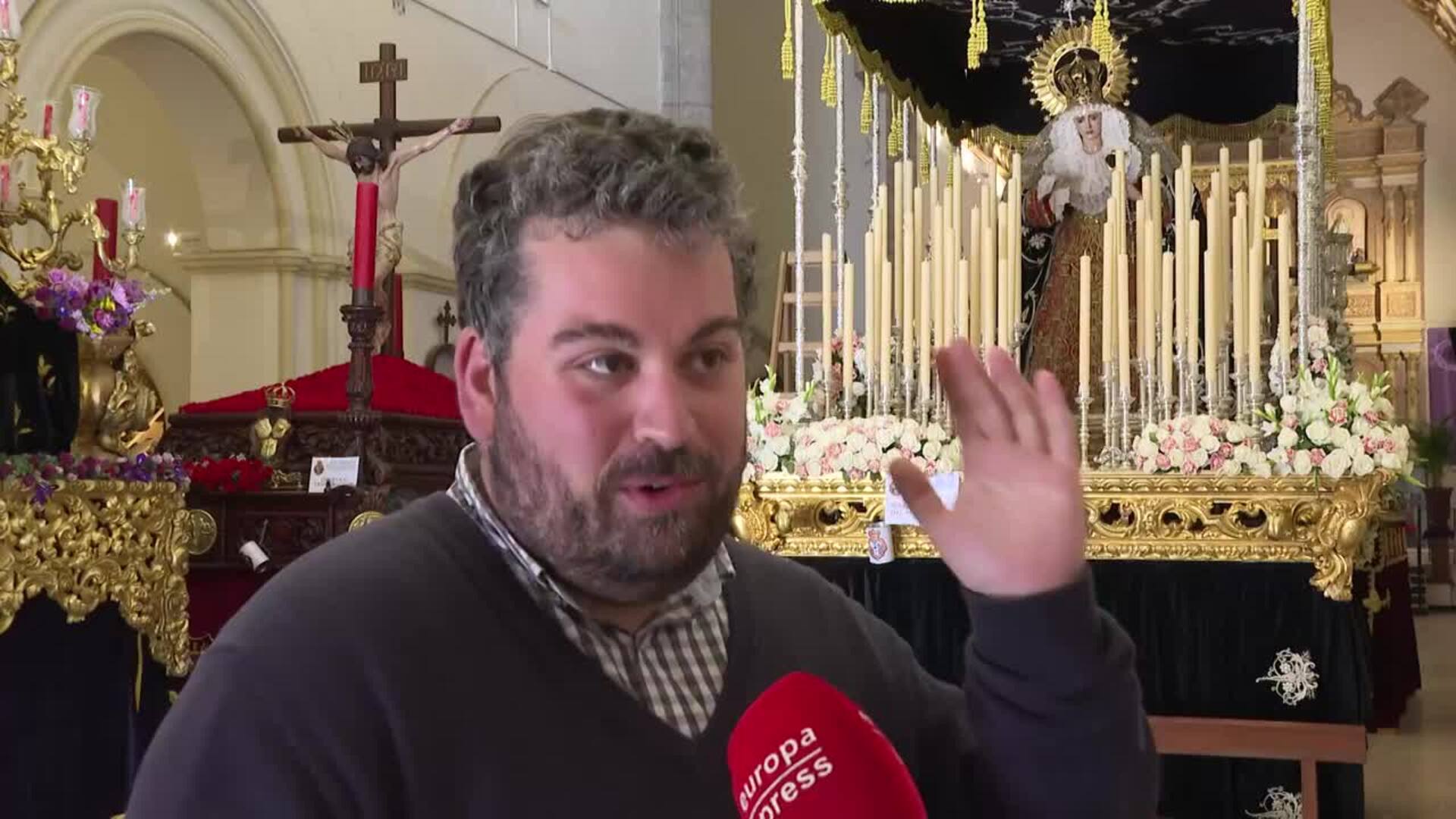 La Virgen del Mayor Dolor de Badajoz estrena una histórica "saya torera" de 'El Cordobés'