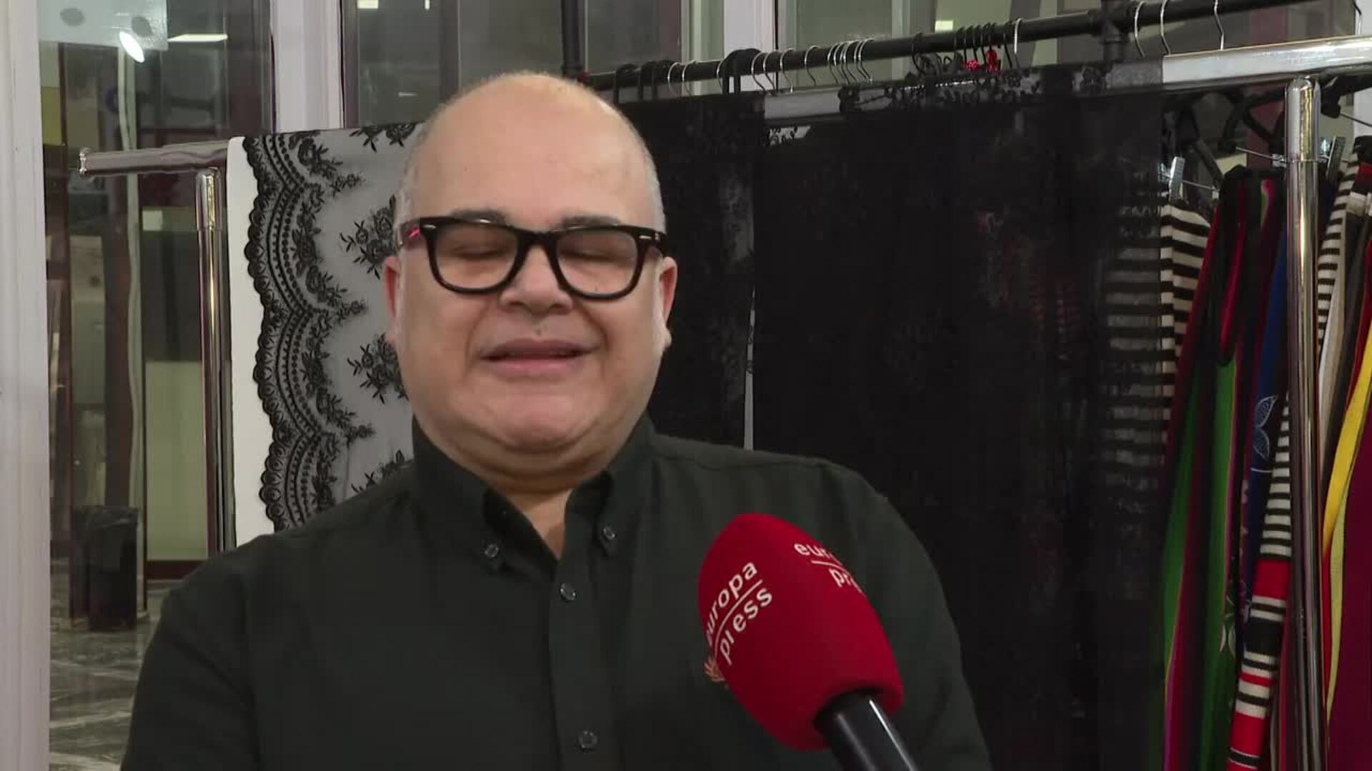 Artesanos extremeños elaboran mantillas y peinetas "únicas" para la Semana Santa