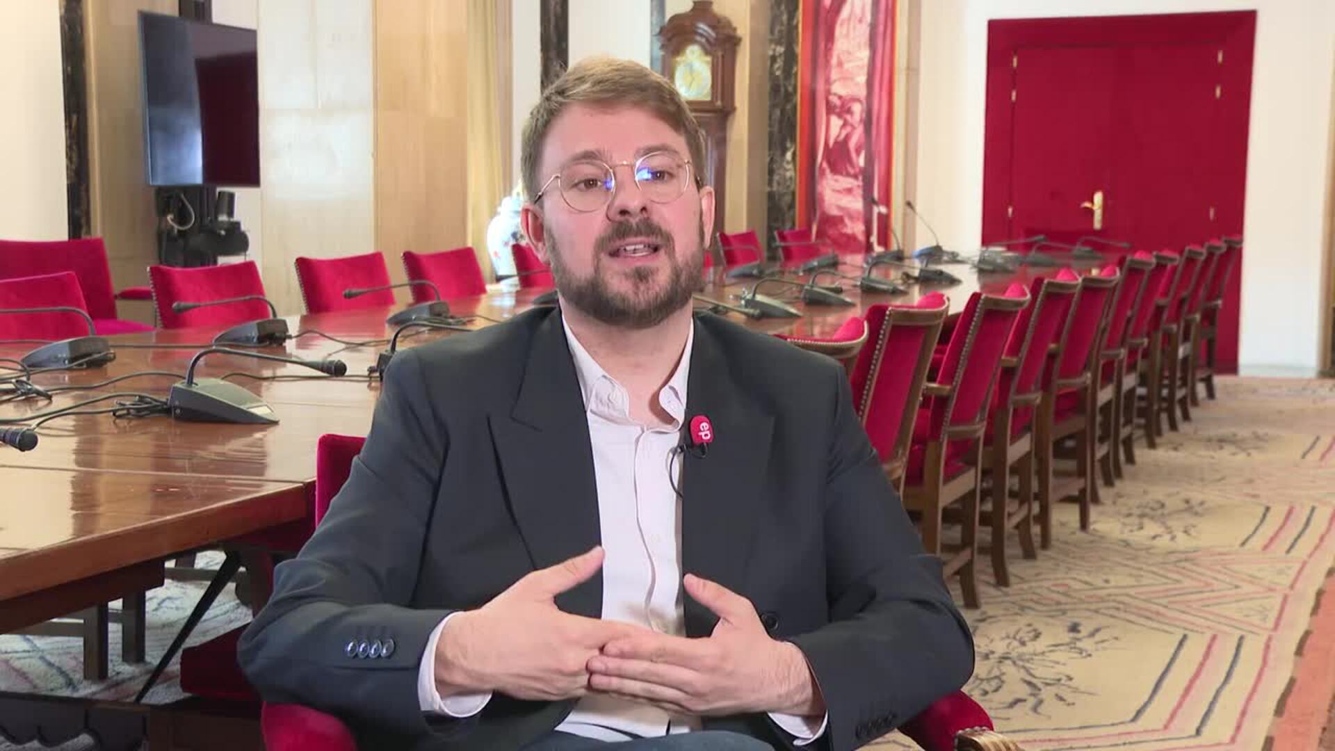 Compromís aboga por poner límites al turismo para que decrezca: "No nos caben más turistas"