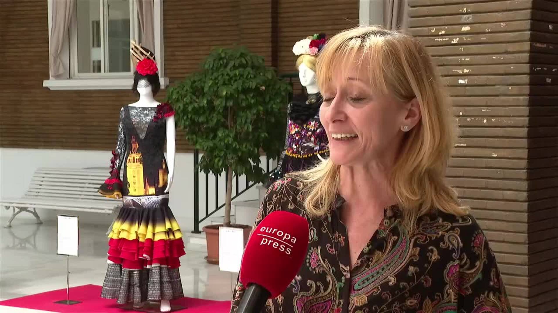 Una exposición muestra en Sevilla el lado más solidario del traje de flamenca