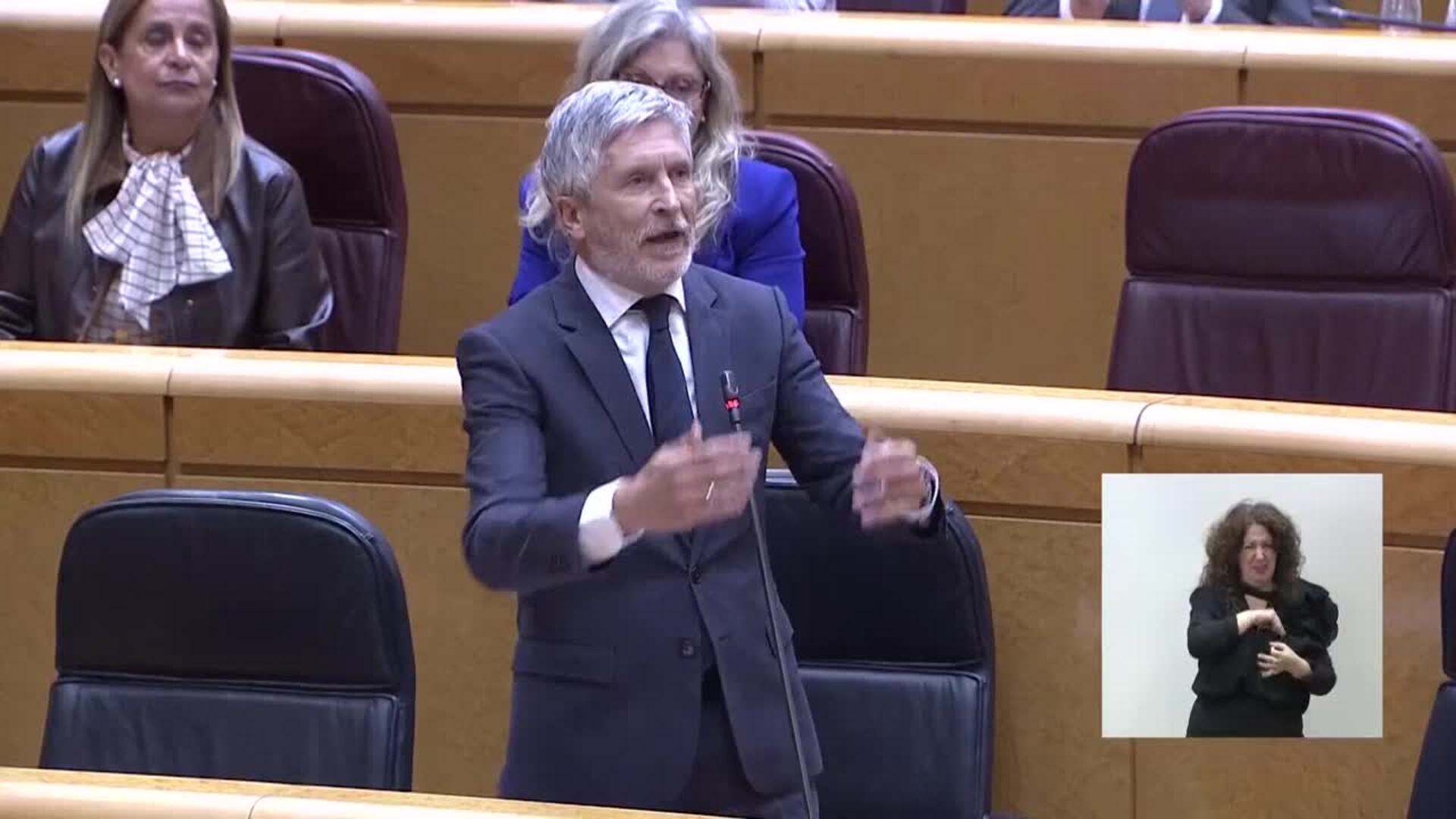 Marlaska defiende la regularización y el PP avisa de un "coladero para sostener a Sánchez"