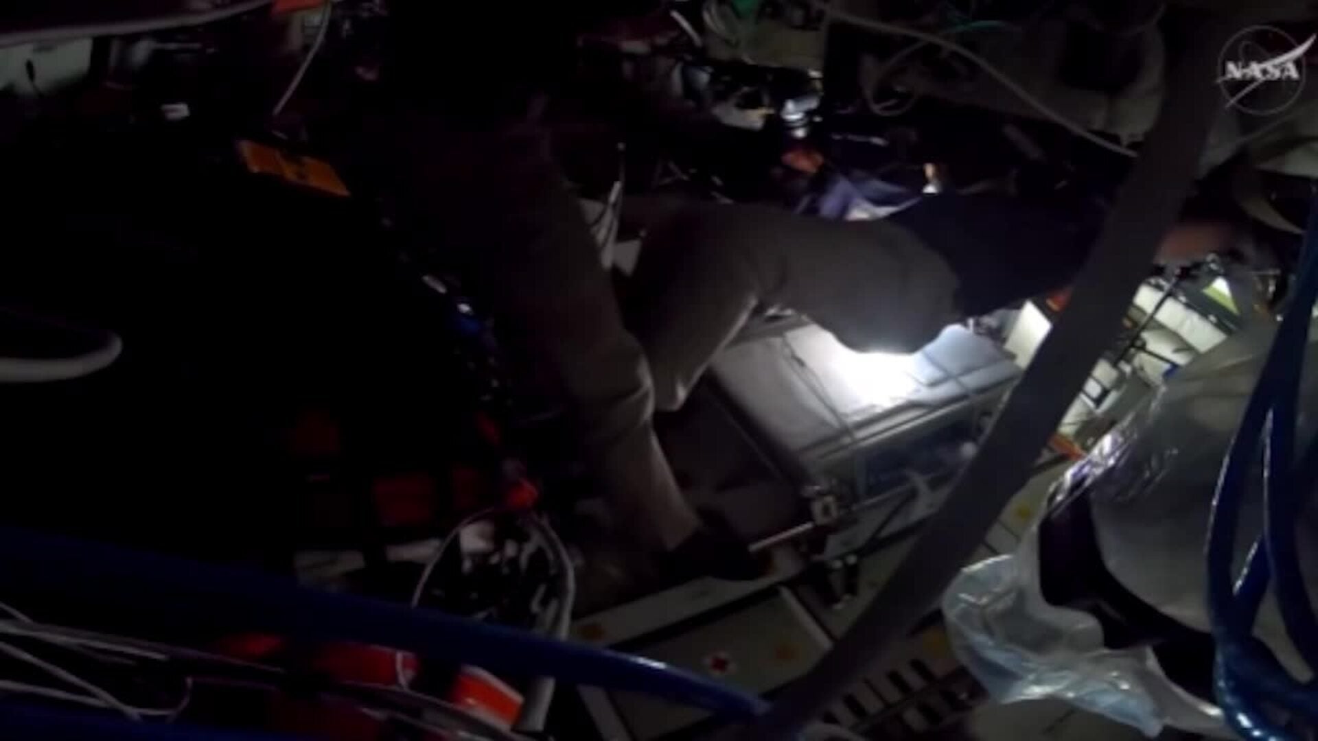 La misión Artemis II hace historia y cruza la cara oculta de la Luna: "Houston, os recibimos"