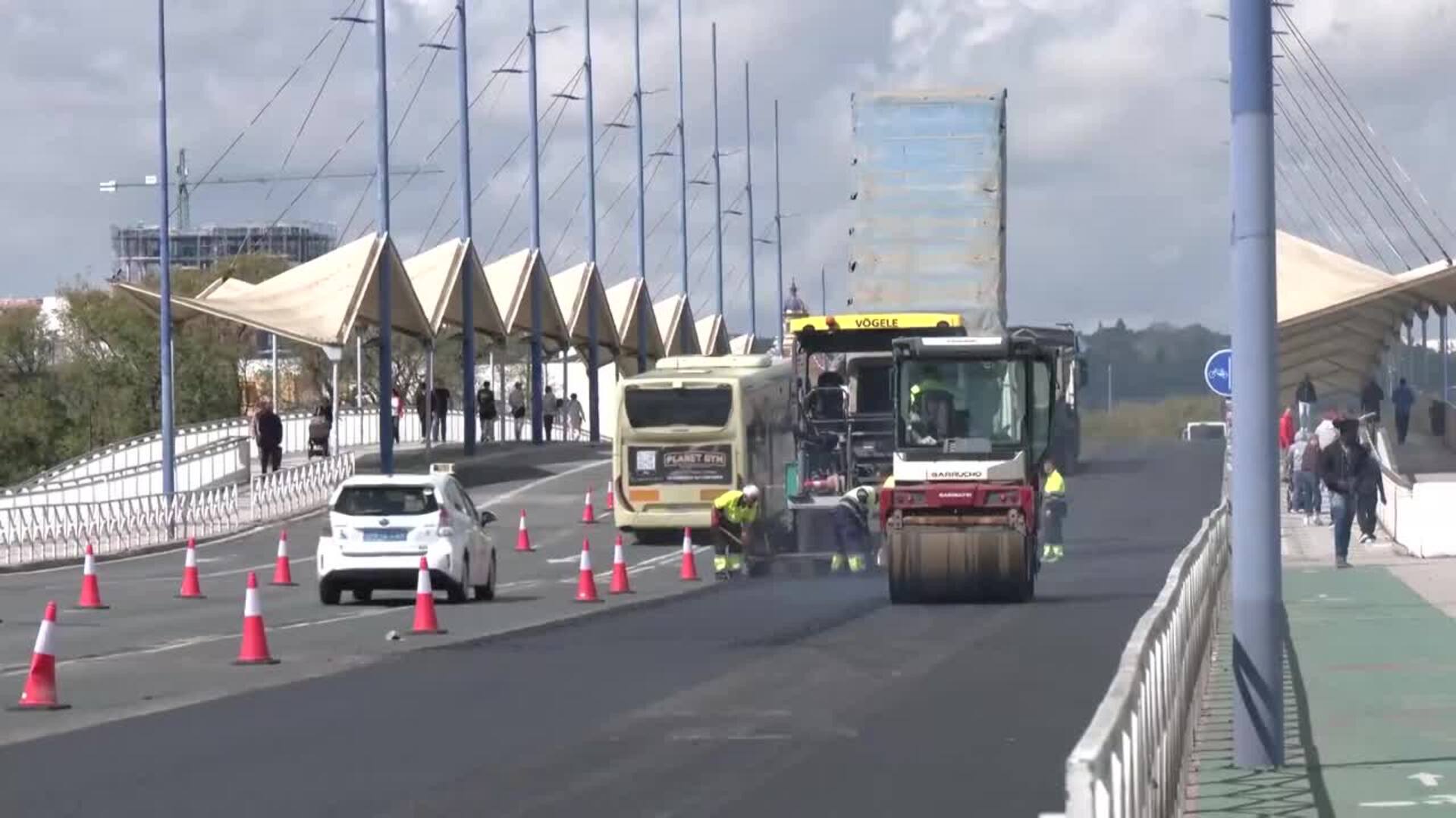 Corte total del Puente del Cachorro de Sevilla por reasfaltado