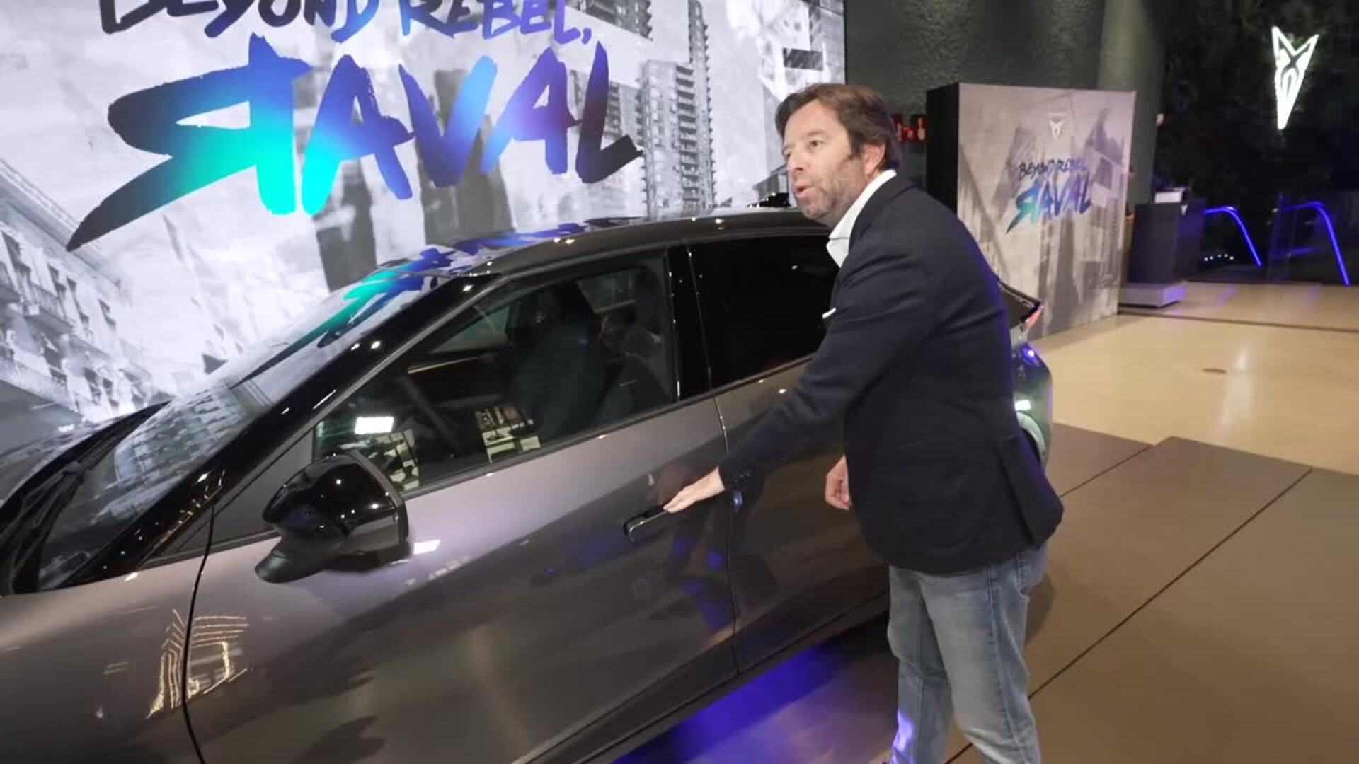 Estreno mundial del CUPRA Raval: El coche urbano rebelde 100% fabricado en España
