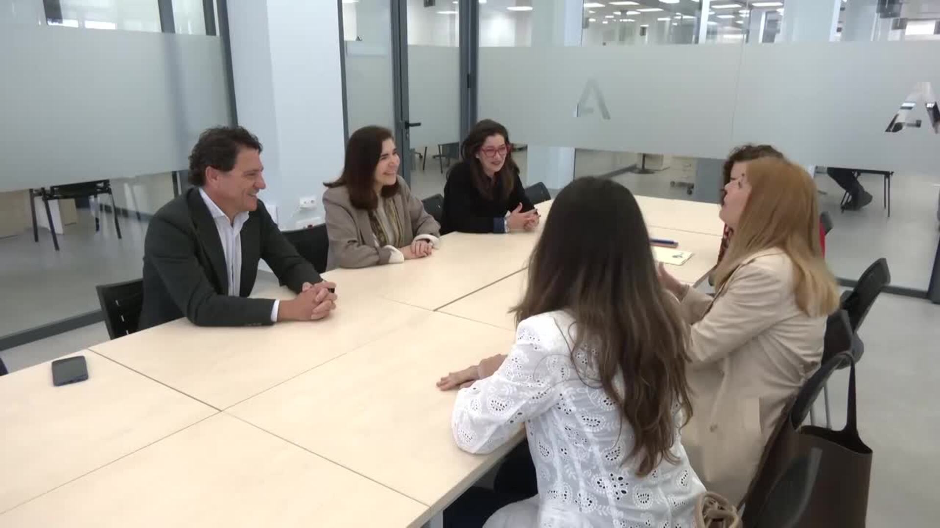 La oficina de empleo de Barbate atiende a más de 2.100 personas de media al año