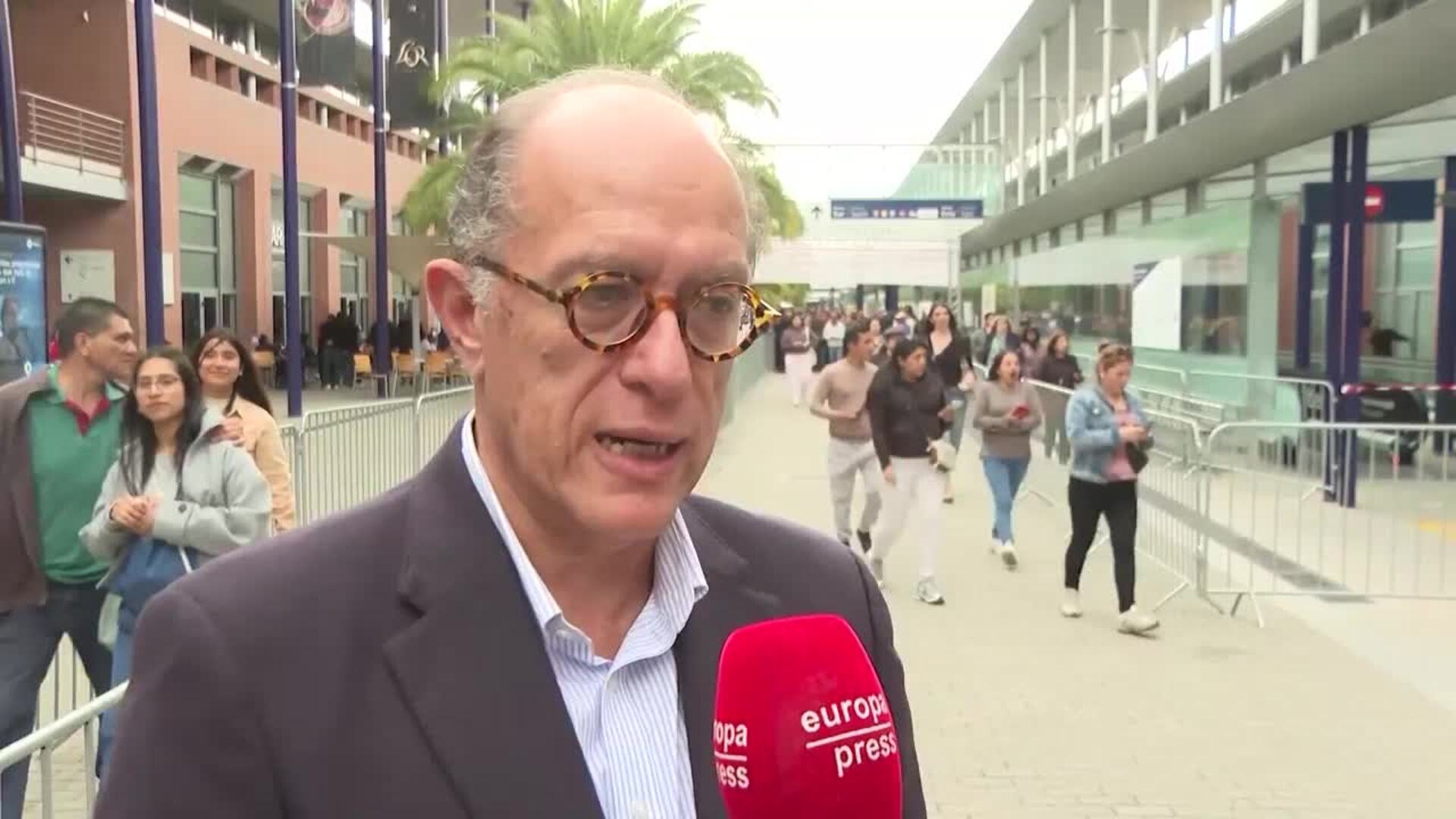El cónsul general de Perú en España destaca "mucha afluencia" de votantes para las elecciones