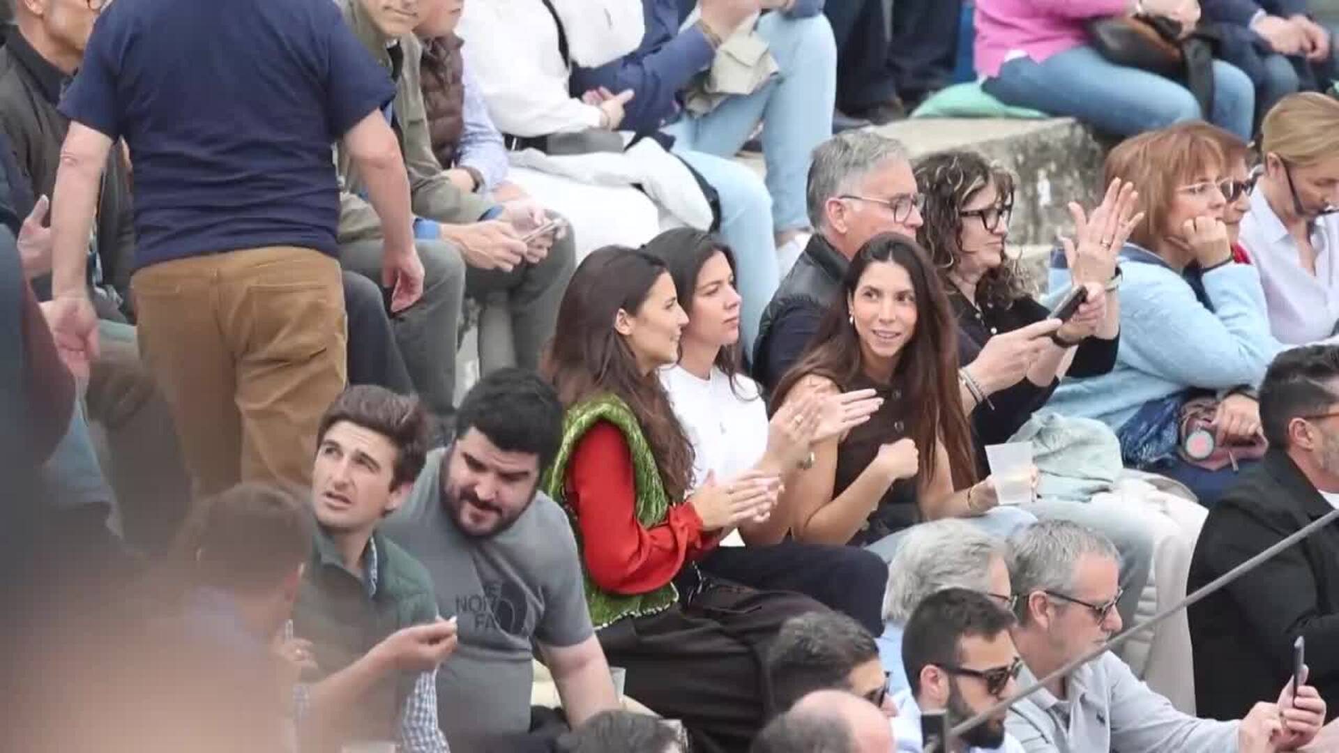 Primeras imágenes de Tana Rivera en la plaza, viendo a Roca Rey, tras confirmarse su relación