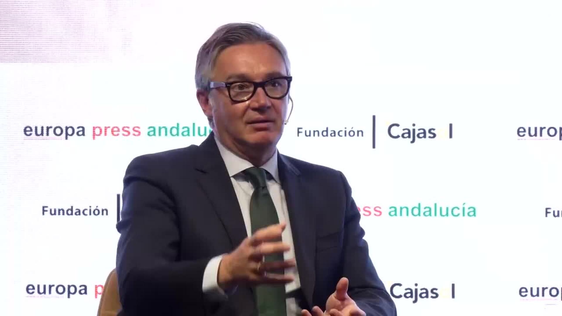 Gavira (Vox) considera positiva la visita de Abascal a Andalucía y sugiere que resida allí