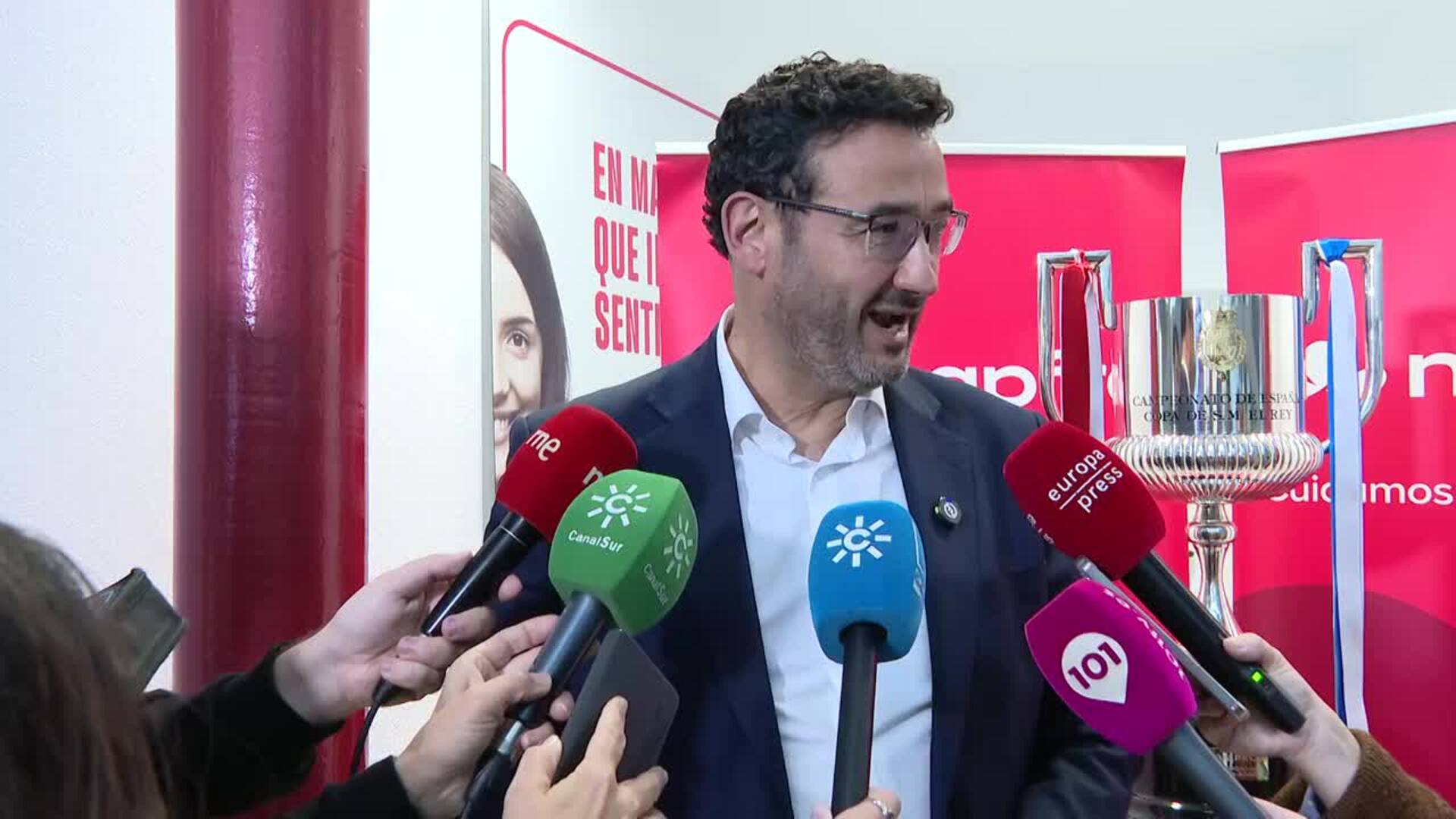 El trofeo de la Copa del Rey llega a Sevilla en días previos a la celebración de la gran final