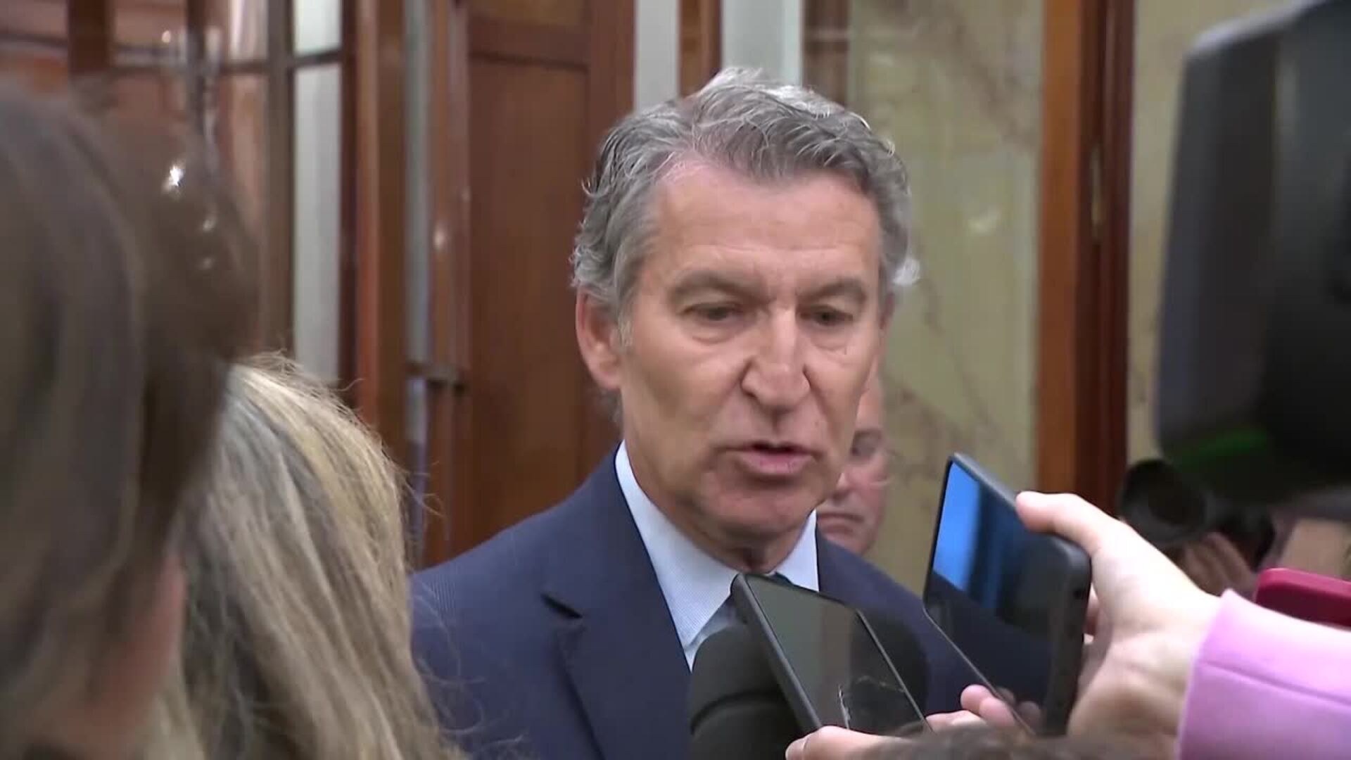Feijóo acusa a Sánchez de regularizar inmigrantes "a granel"