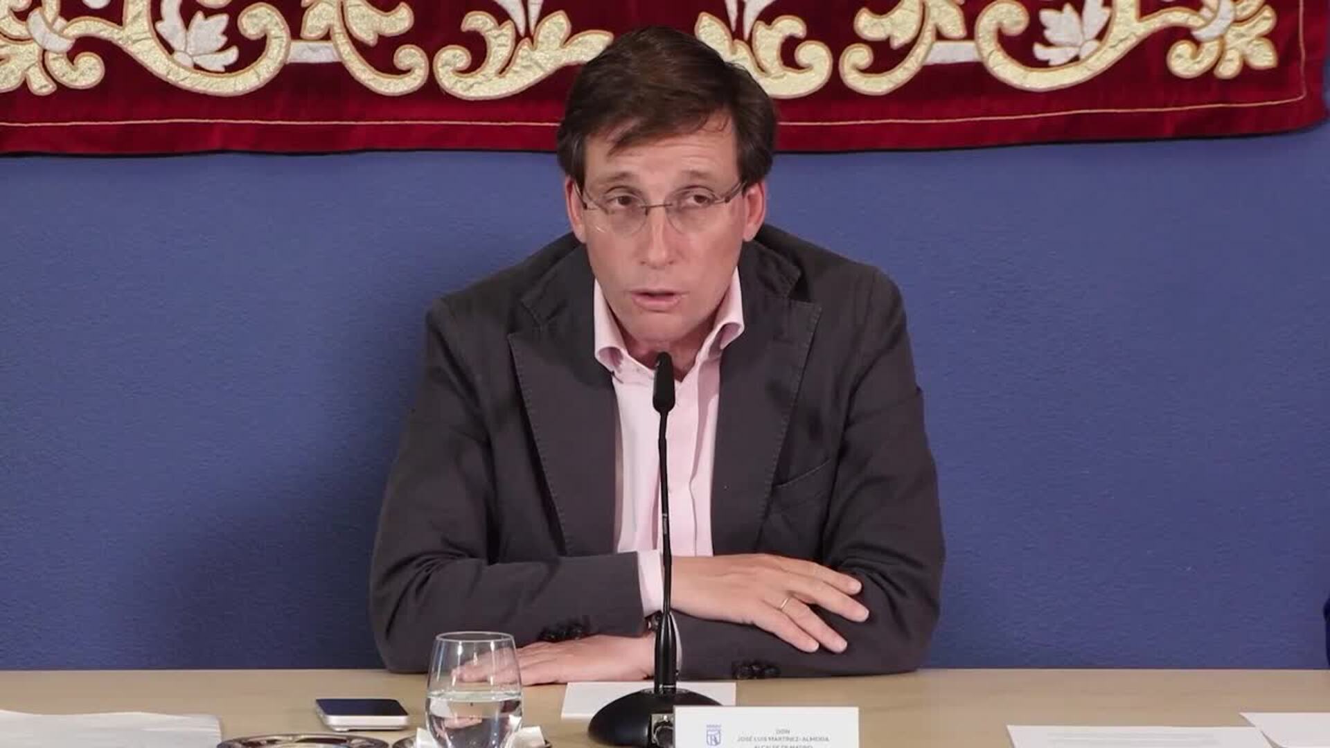 Almeida "valora todas las opciones" tras constatar la expulsión de Ortega Smith de VOX