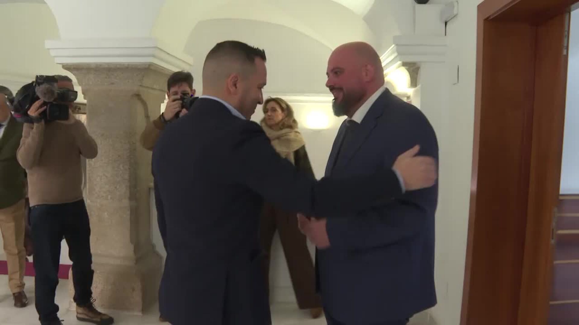 El PP y Vox cierran un pacto de gobierno en Extremadura y Guardiola será investida presidenta