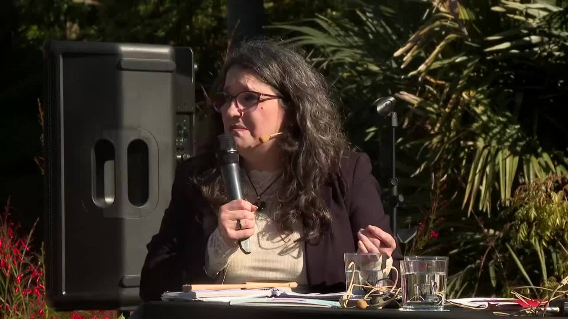 Oltra llama a construir una "utopía realizable" contra las élites
